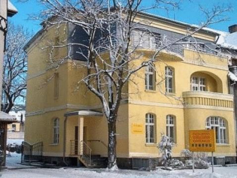 Pensjonat - Restauracja Zolty Domek Szczecinek Eksteriør bilde