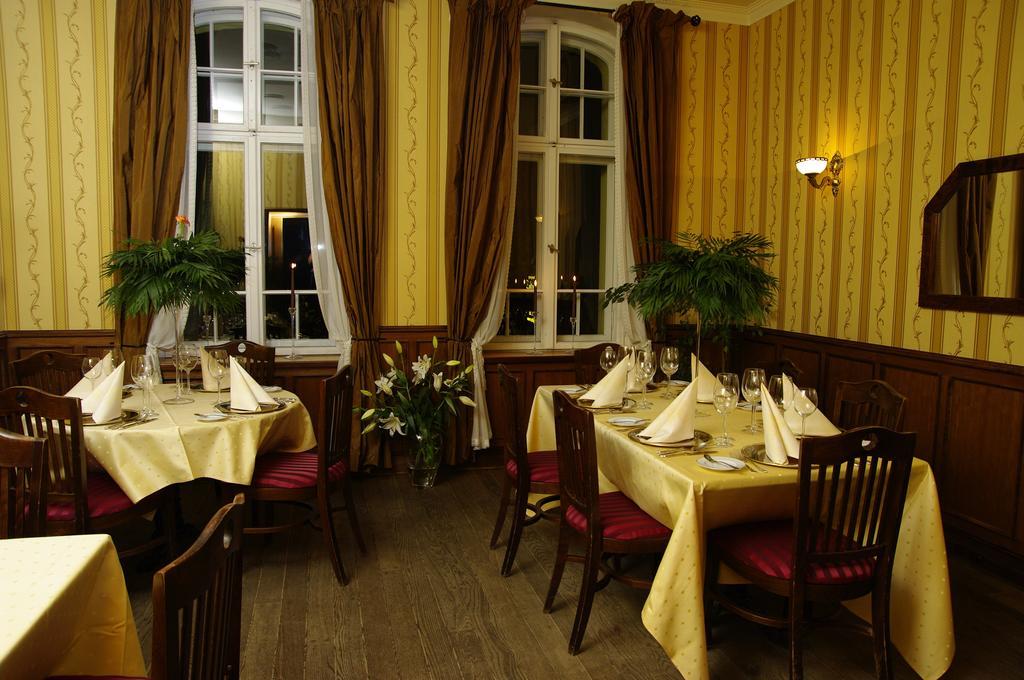 Pensjonat - Restauracja Zolty Domek Szczecinek Eksteriør bilde